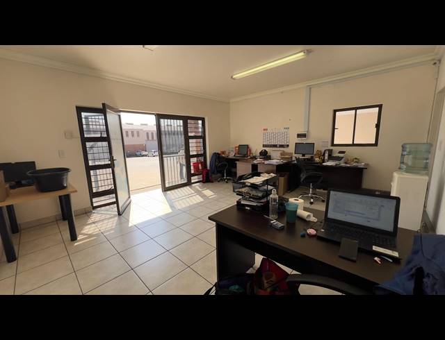 1,189M² WAREHOUSE TO LET IN AIRPORT PARK